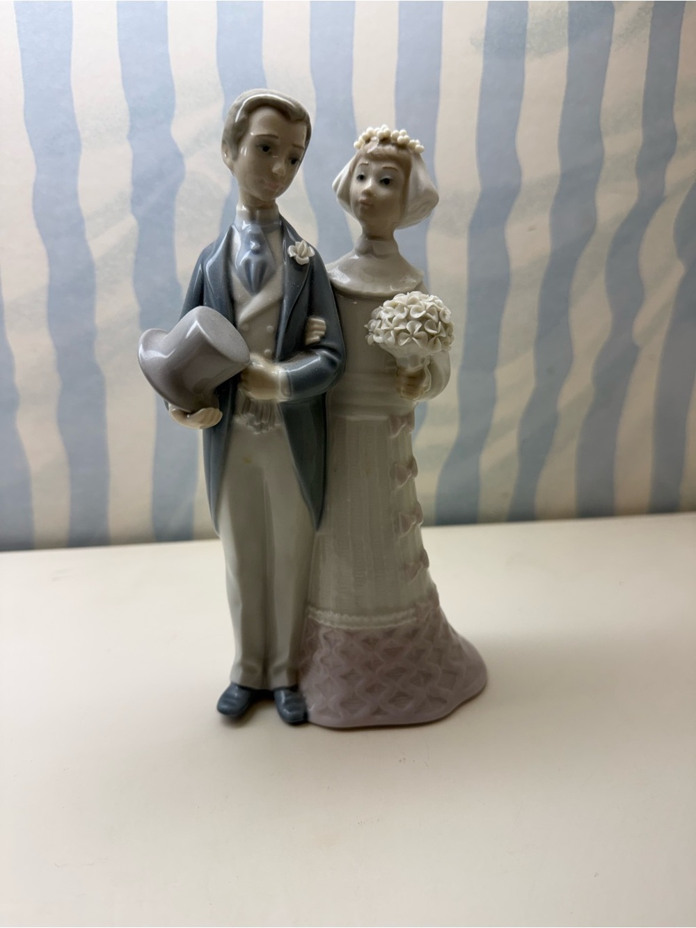 Vintage Lladro #4808 bride and groom porcelain figurine - retired